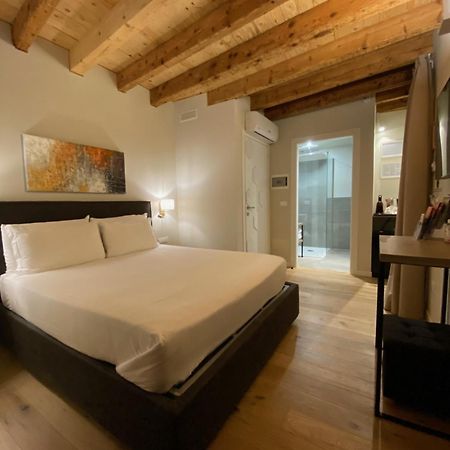 Malvezzi24 Boutique Rooms Desenzano del Garda Buitenkant foto
