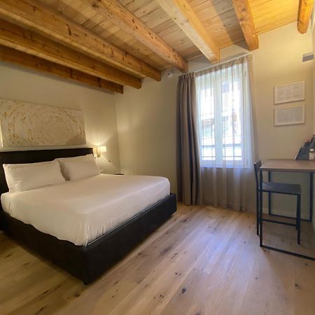 Malvezzi24 Boutique Rooms Desenzano del Garda Buitenkant foto