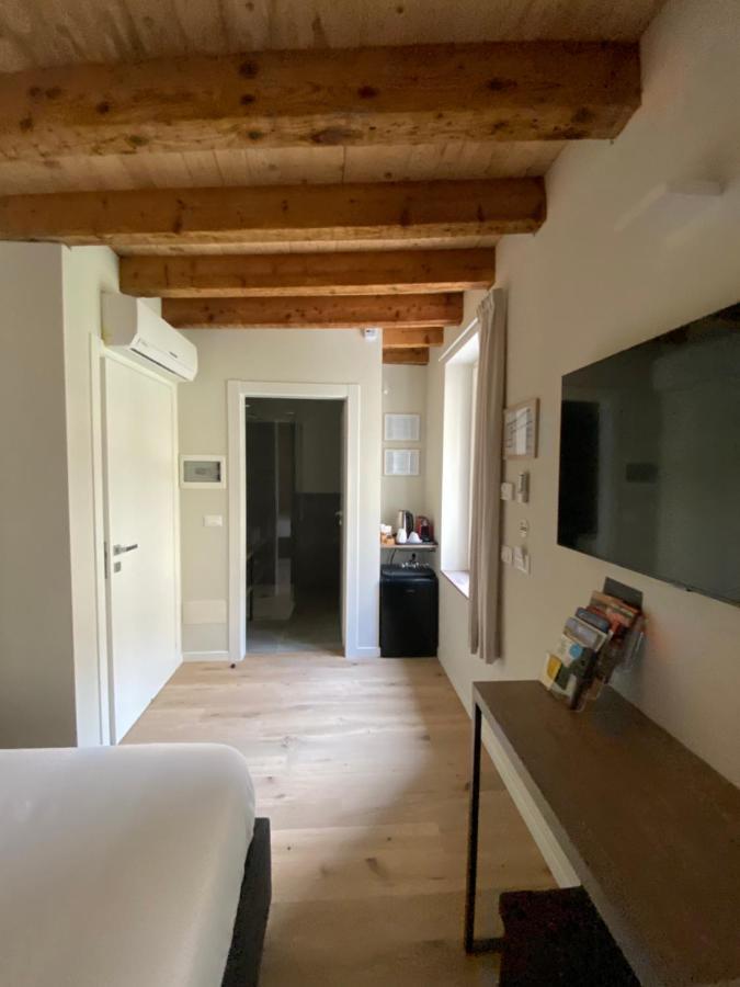 Malvezzi24 Boutique Rooms Desenzano del Garda Buitenkant foto