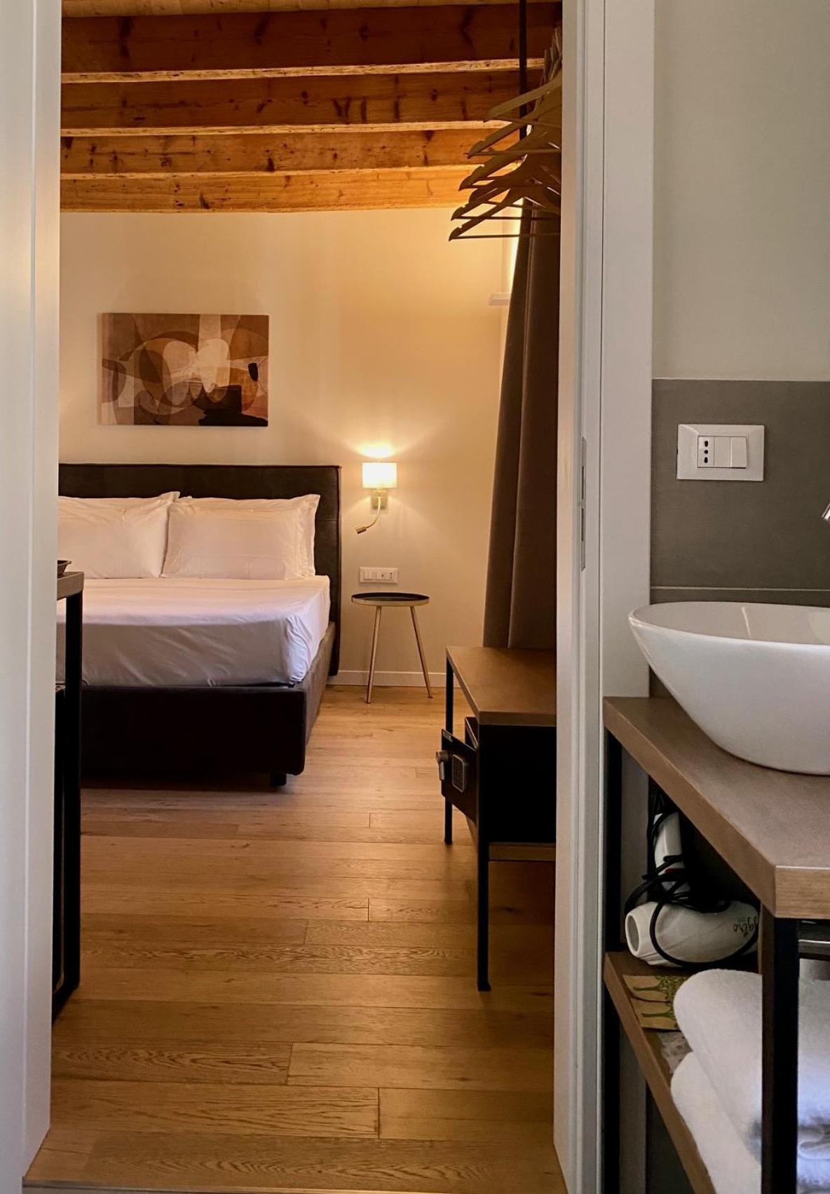 Malvezzi24 Boutique Rooms Desenzano del Garda Buitenkant foto