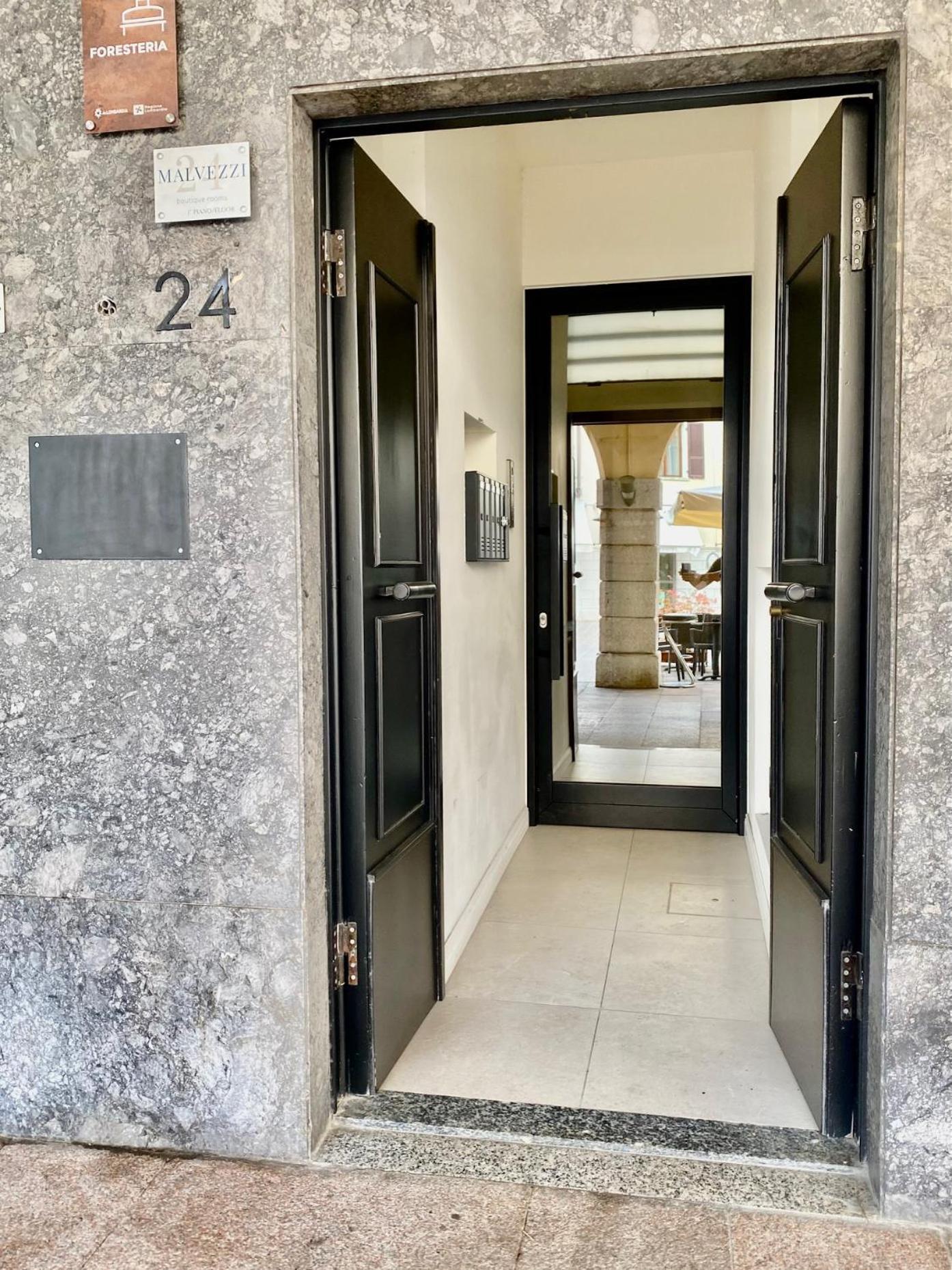 Malvezzi24 Boutique Rooms Desenzano del Garda Buitenkant foto