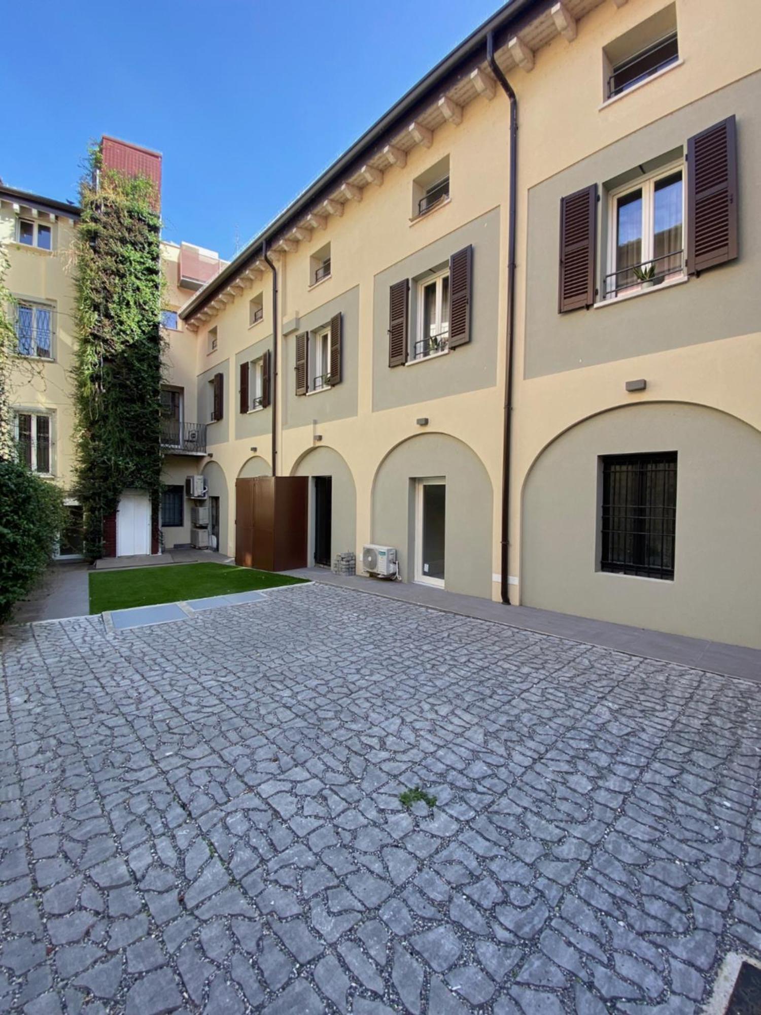 Malvezzi24 Boutique Rooms Desenzano del Garda Buitenkant foto