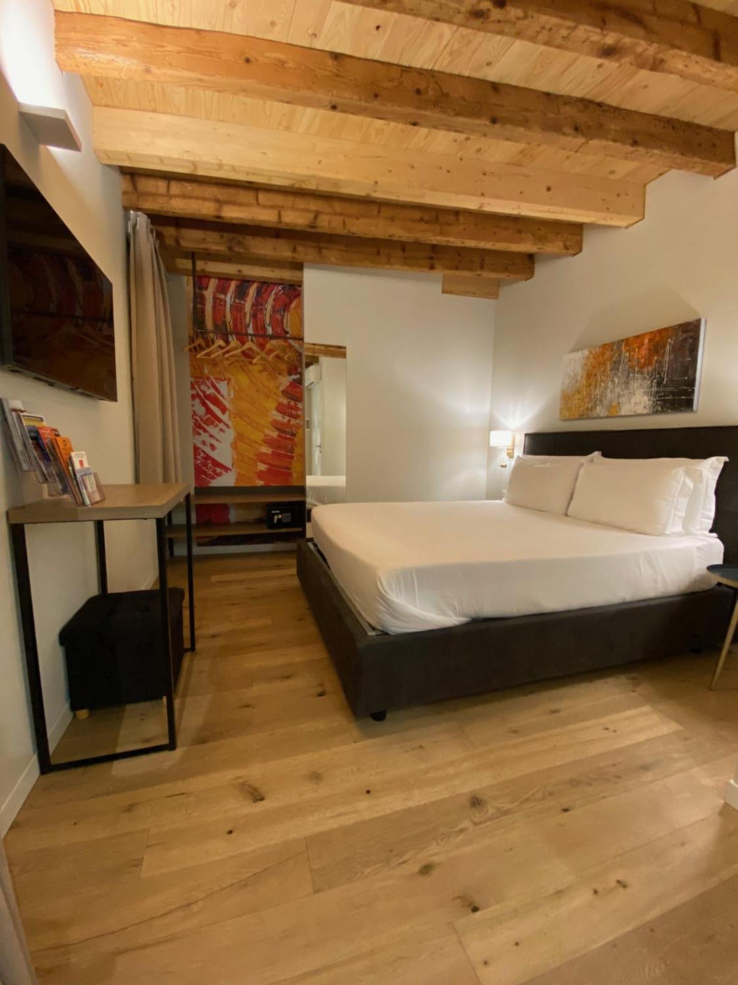 Malvezzi24 Boutique Rooms Desenzano del Garda Buitenkant foto